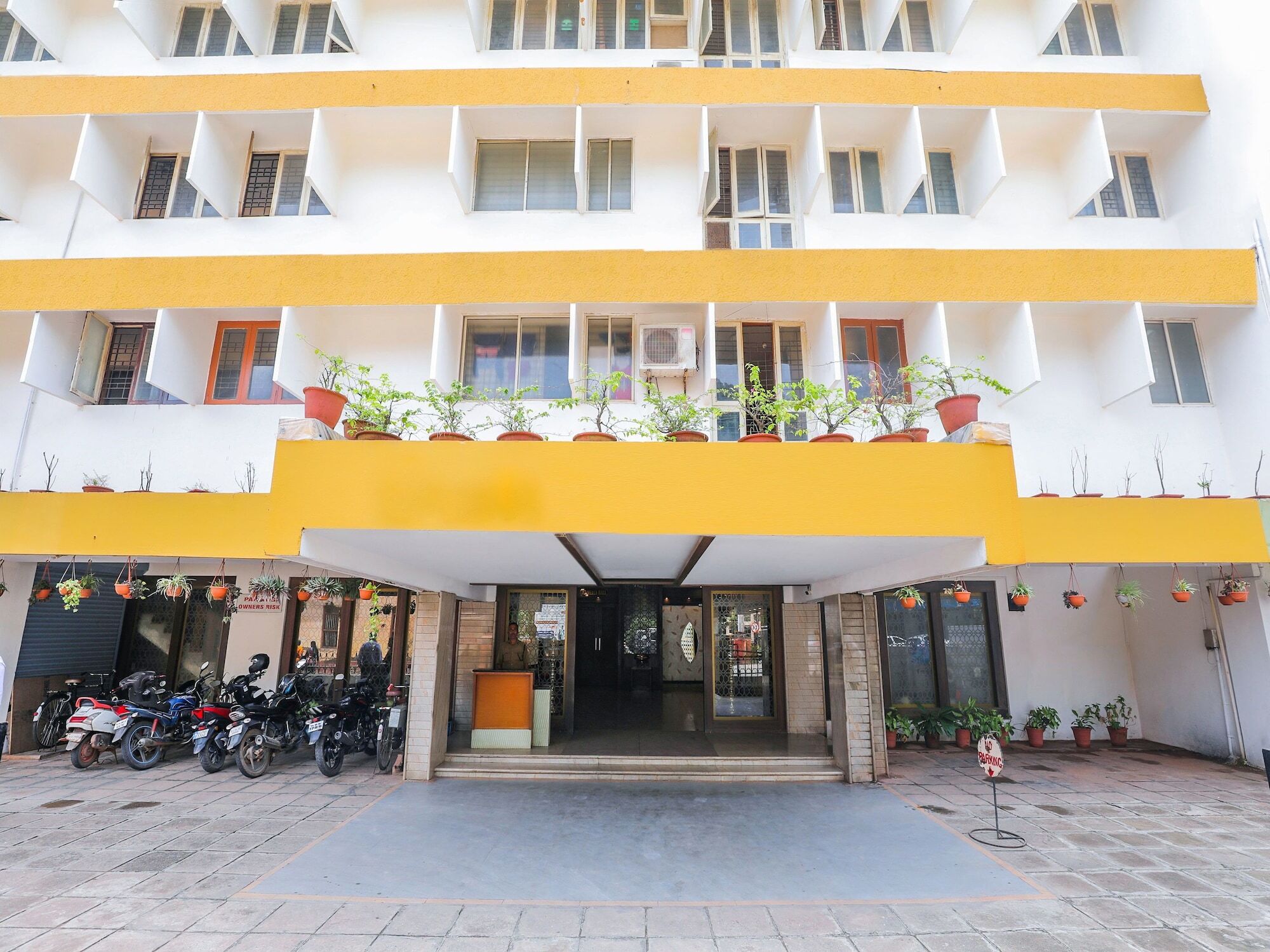 Oyo 17278 Hotel Srinivas Мангалор Екстериор снимка